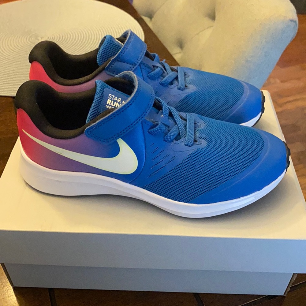 Boys Nikes size 1.5